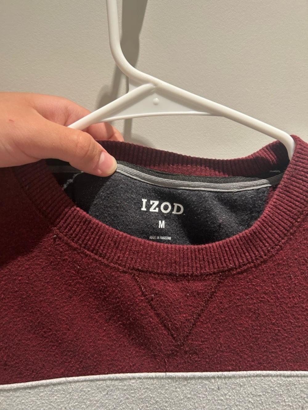 IZOD Men's Colorblock Knit Crewneck Pullover Sweater Burgundy Gray White M - Picture 3 of 3